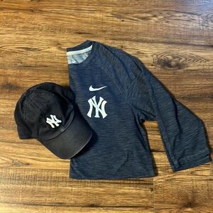 Bundle New York Yankees MLB Nike Women’s Small Top Navy Hat
